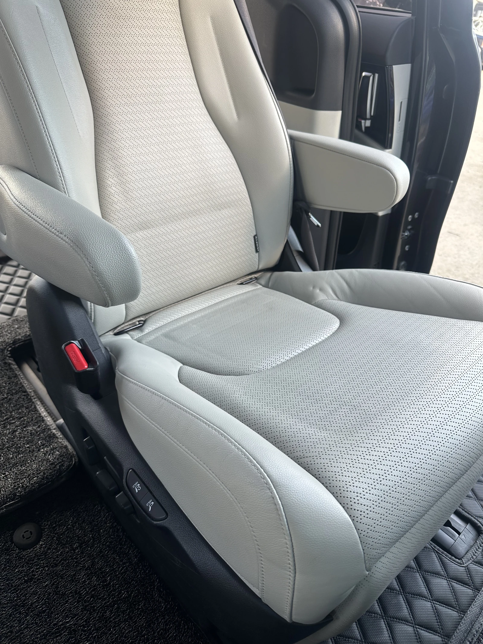 Kia Carnival, 2021г, передний привод, автомат