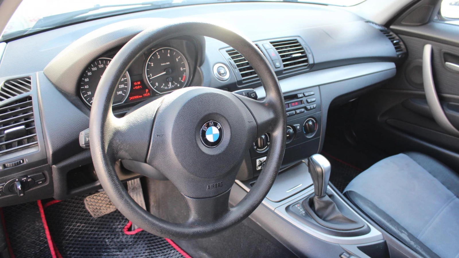BMW 1 серии, 2008г, передний привод, автомат