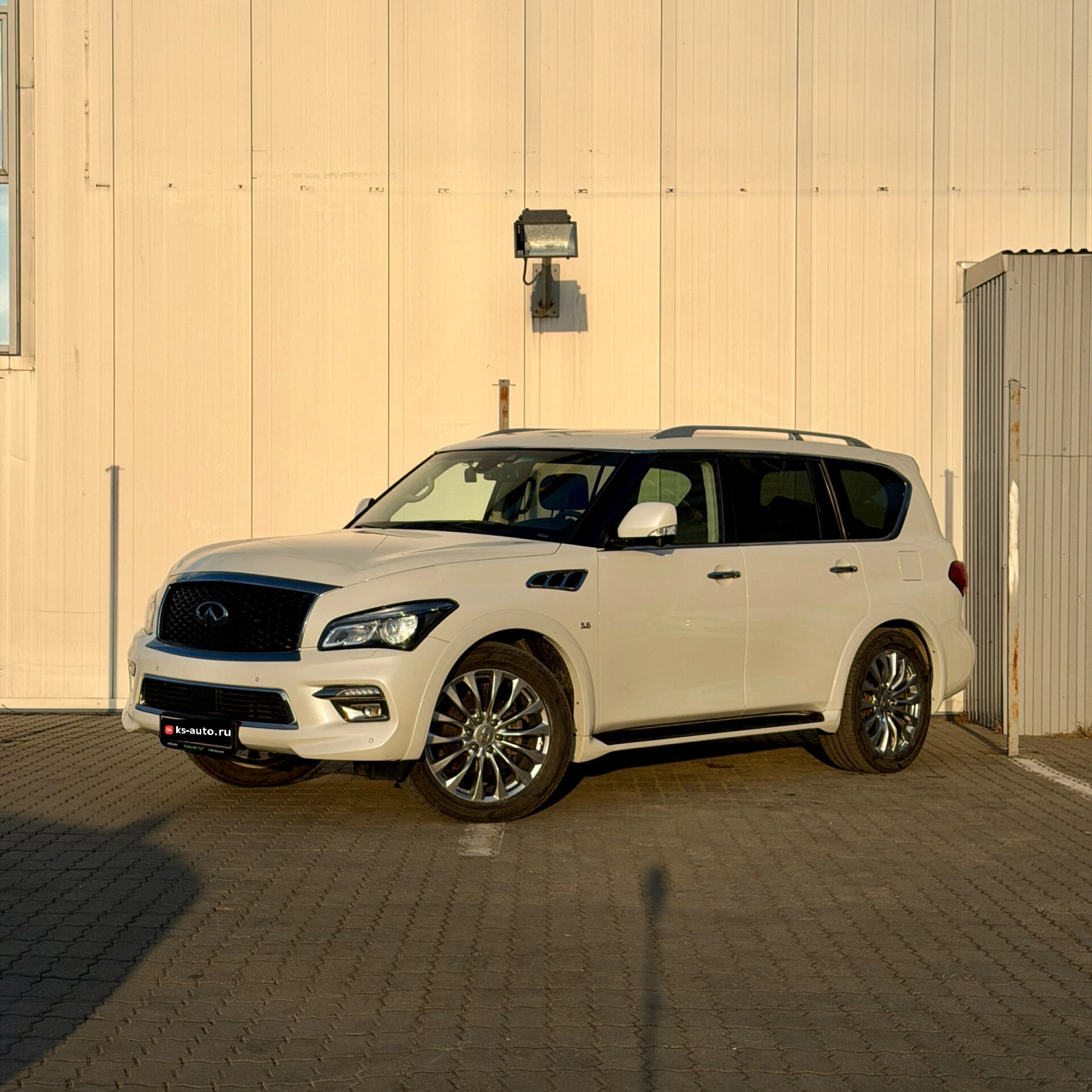 Infiniti QX80, 2017г., полный привод, автомат