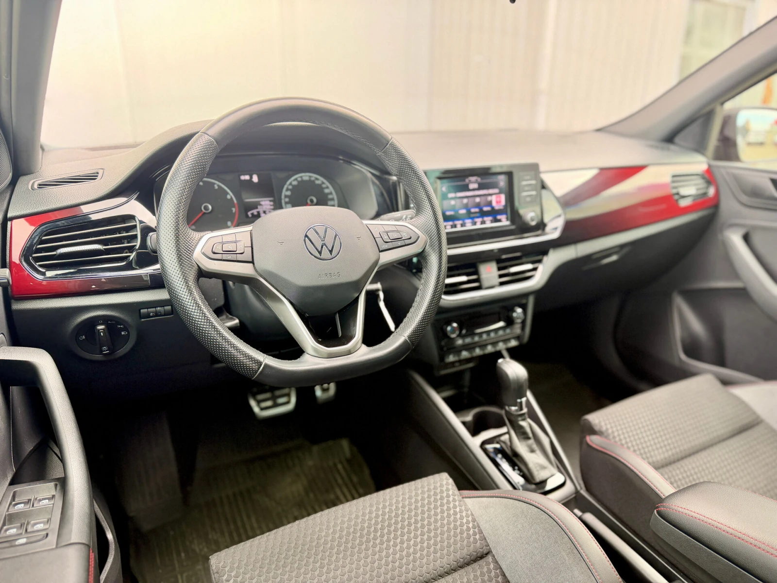 Volkswagen Polo, 2021г, передний привод, автомат