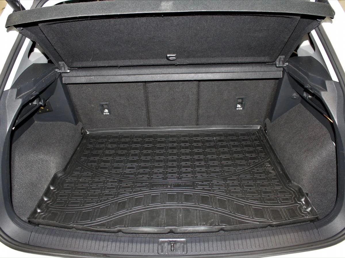 Volkswagen Tiguan, 2019г, передний привод, автомат