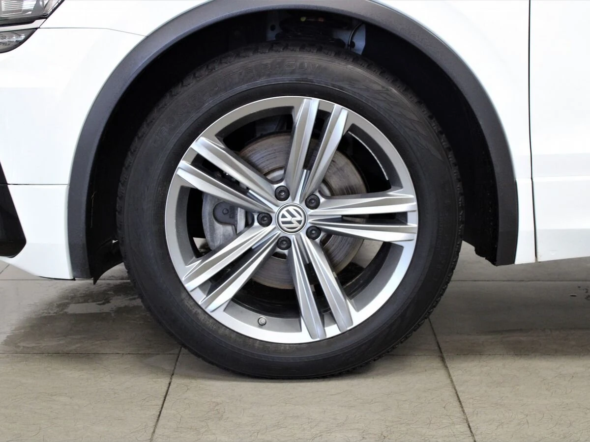 Volkswagen Tiguan, 2019г, передний привод, автомат