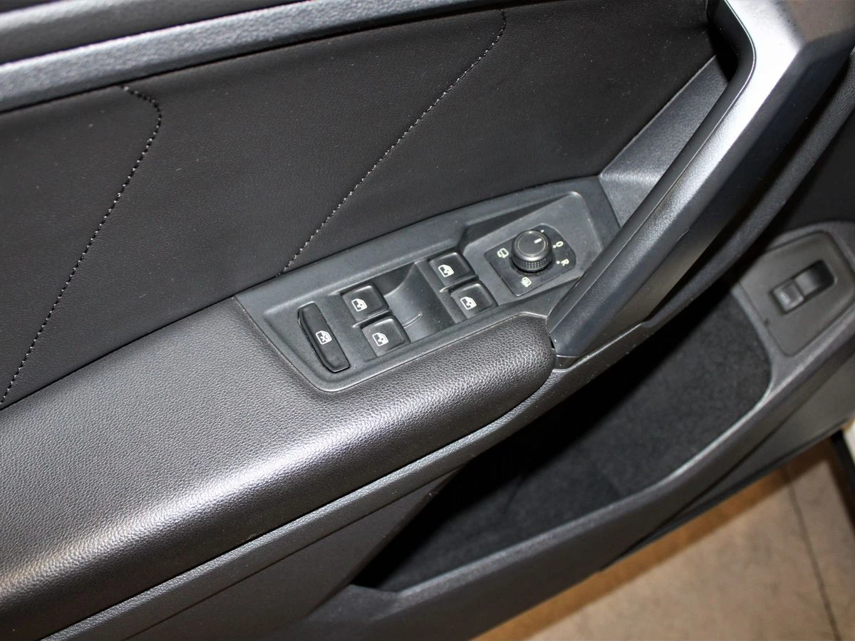 Volkswagen Tiguan, 2019г, передний привод, автомат