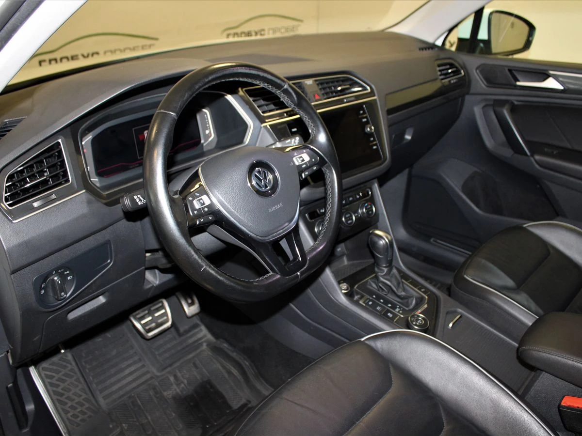 Volkswagen Tiguan, 2019г, передний привод, автомат