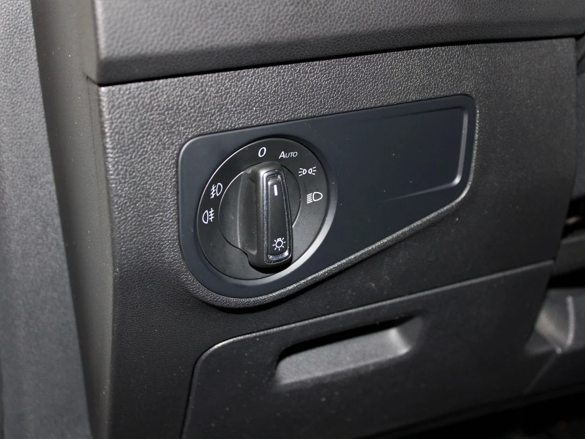 Volkswagen Tiguan, 2019г, передний привод, автомат