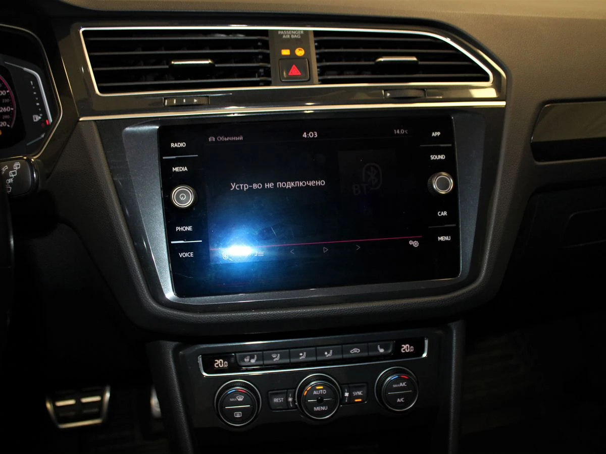 Volkswagen Tiguan, 2019г, передний привод, автомат