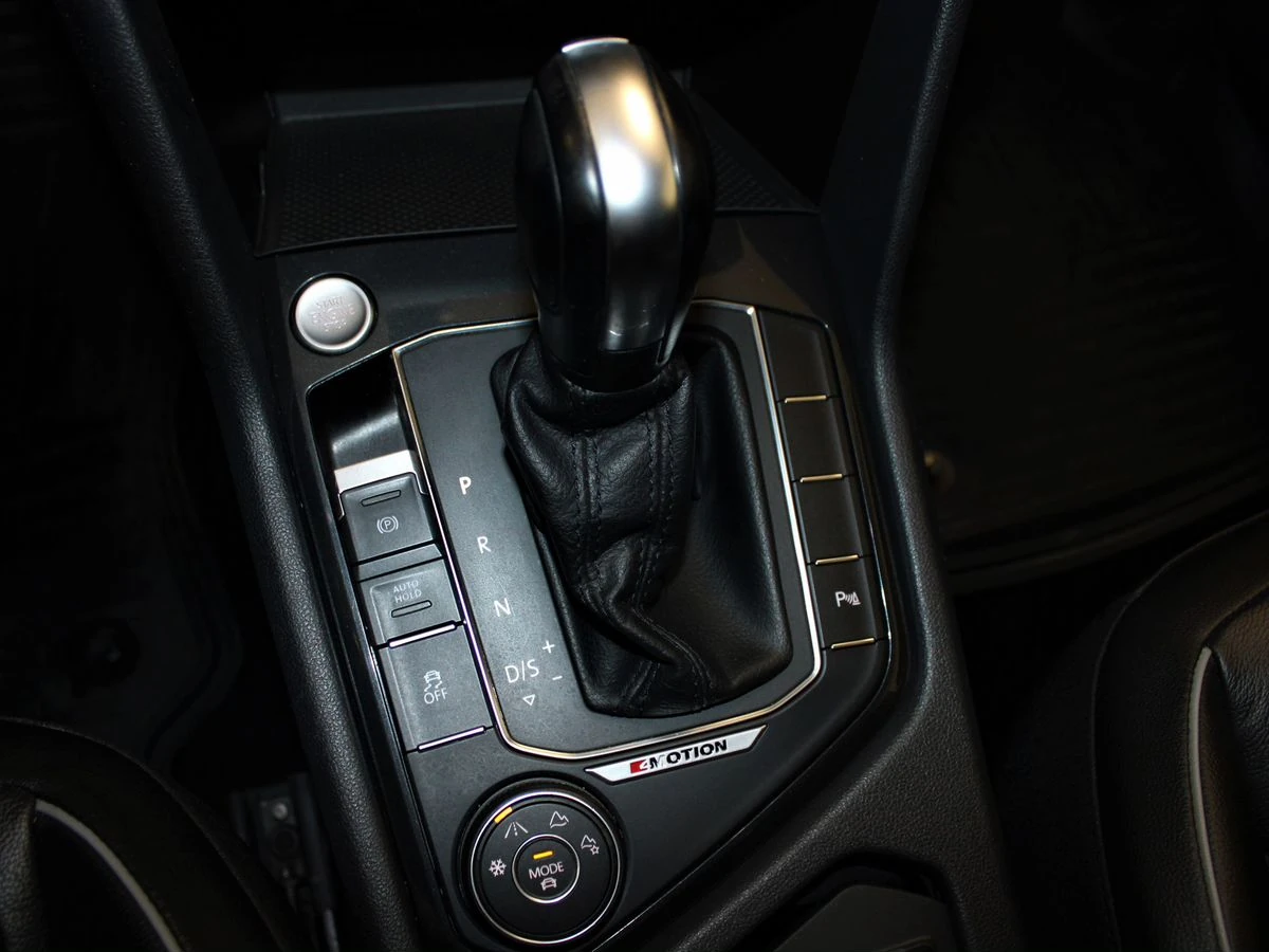 Volkswagen Tiguan, 2019г, передний привод, автомат