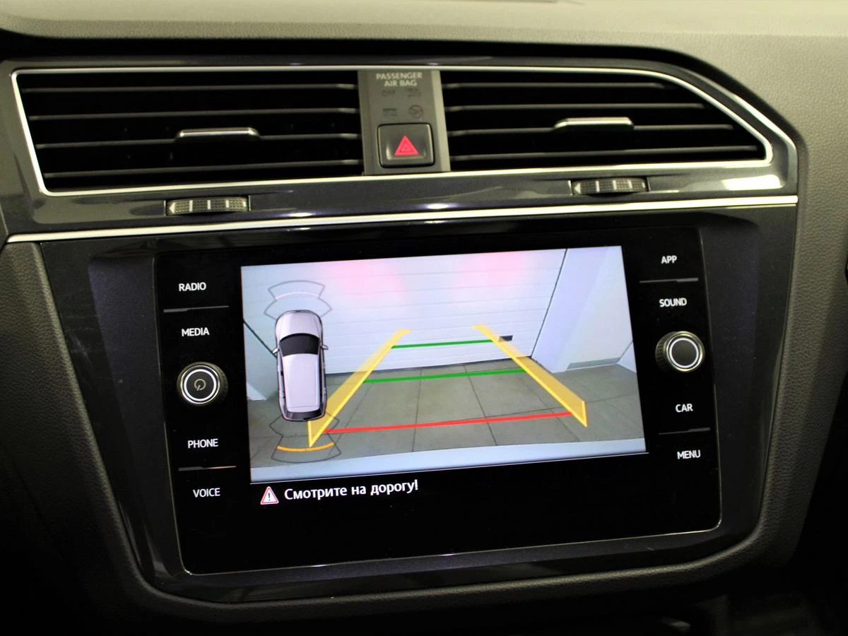 Volkswagen Tiguan, 2019г, передний привод, автомат