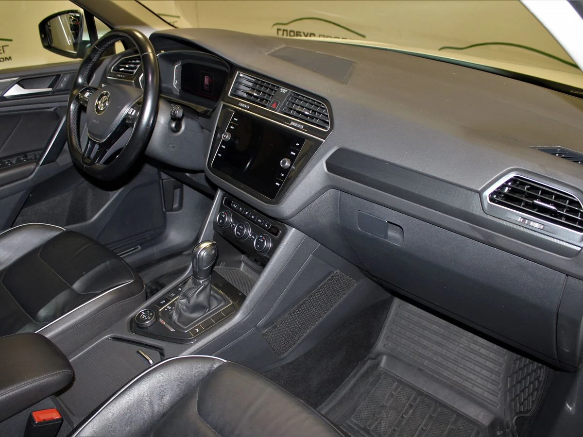 Volkswagen Tiguan, 2019г, передний привод, автомат