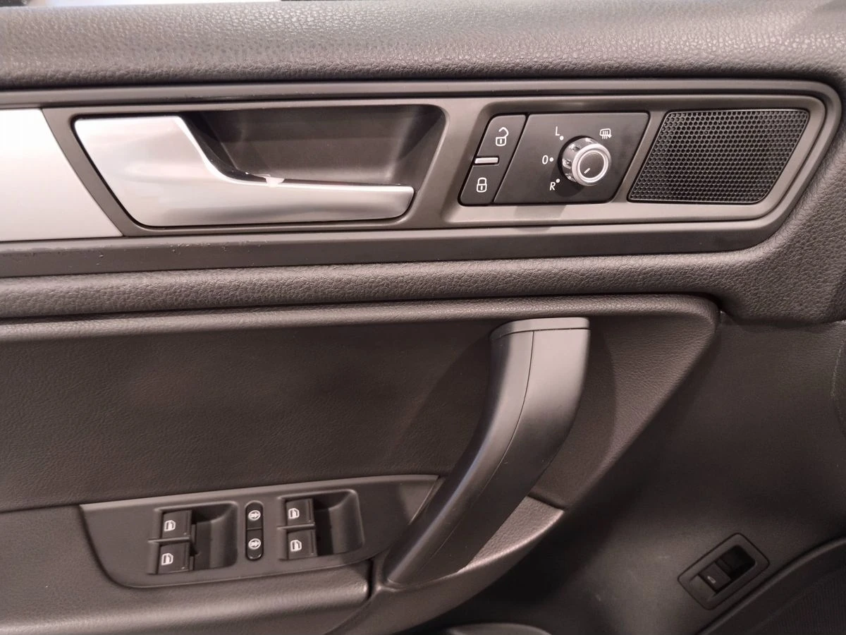 Volkswagen Touareg, 2013г, полный привод, автомат