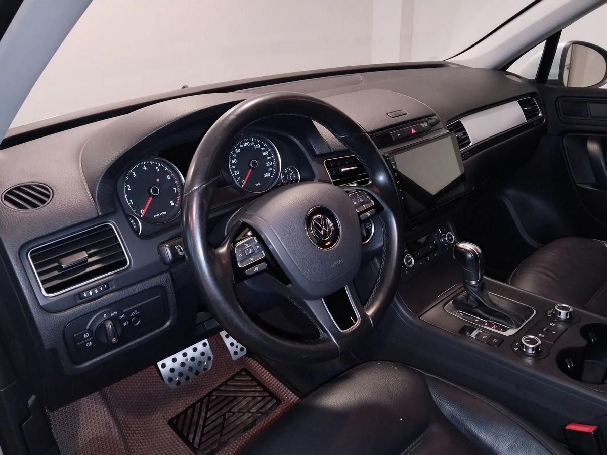 Volkswagen Touareg, 2013г, полный привод, автомат