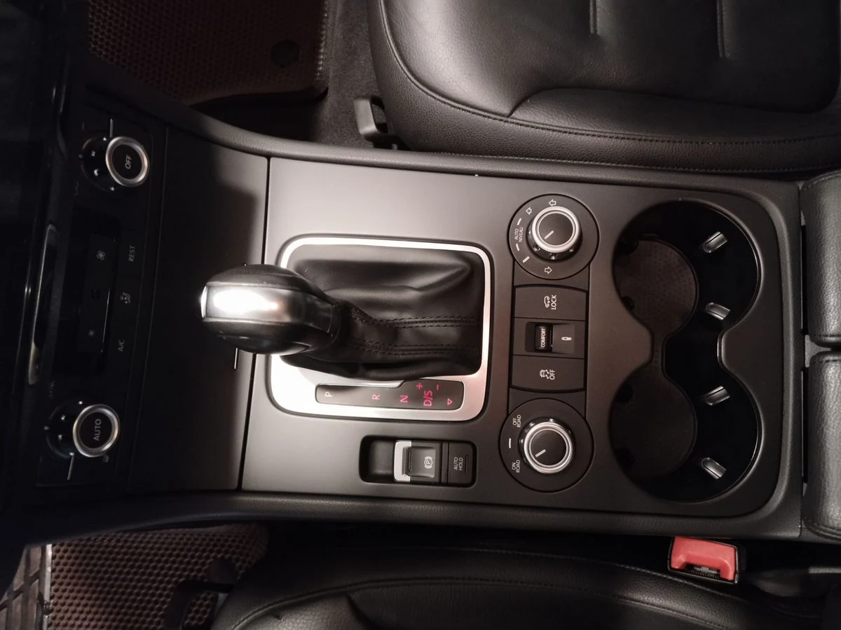 Volkswagen Touareg, 2013г, полный привод, автомат