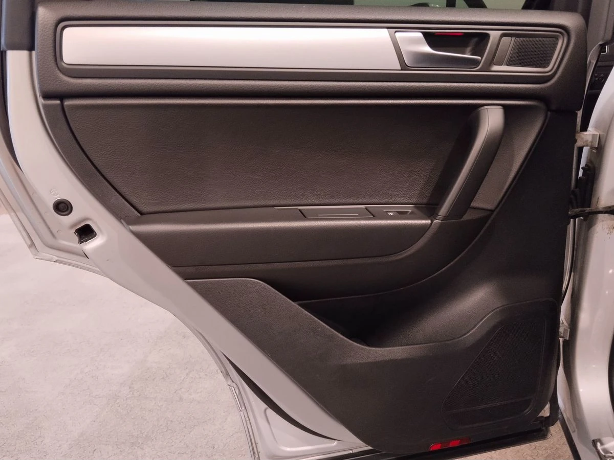 Volkswagen Touareg, 2013г, полный привод, автомат