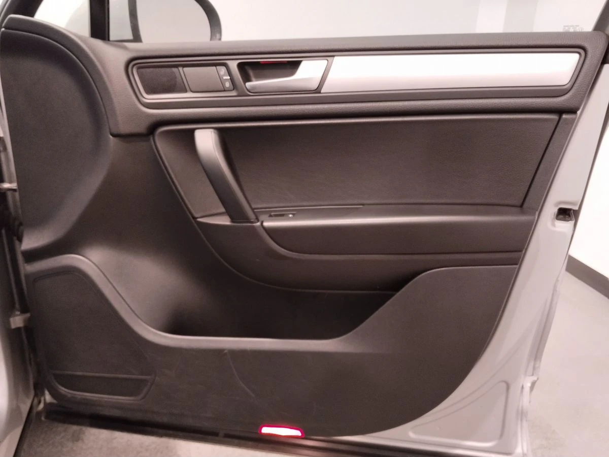 Volkswagen Touareg, 2013г, полный привод, автомат