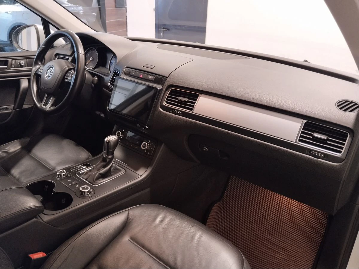 Volkswagen Touareg, 2013г, полный привод, автомат