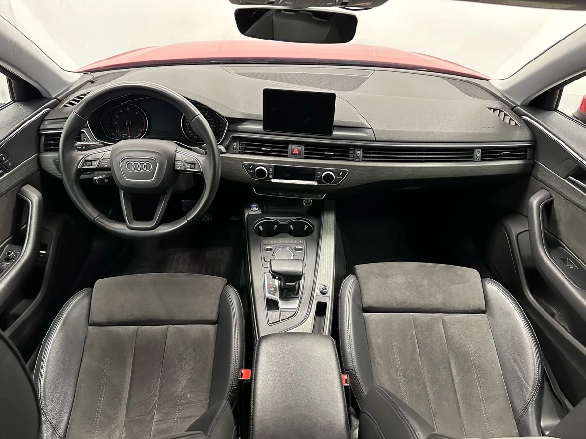 Audi A4, 2019г, передний привод, робот