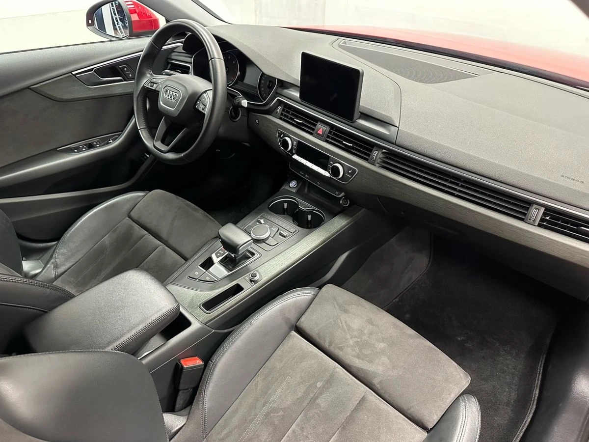 Audi A4, 2019г, передний привод, робот