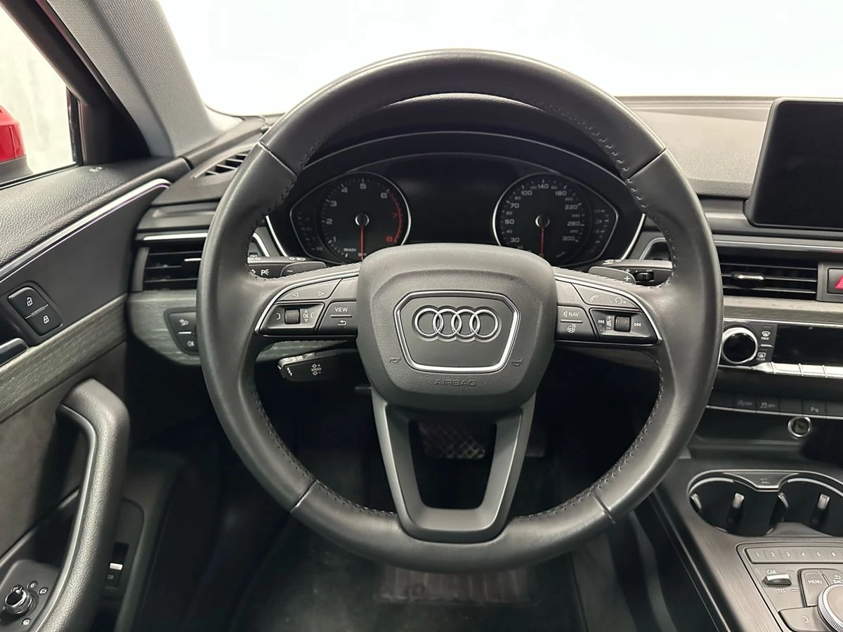 Audi A4, 2019г, передний привод, робот