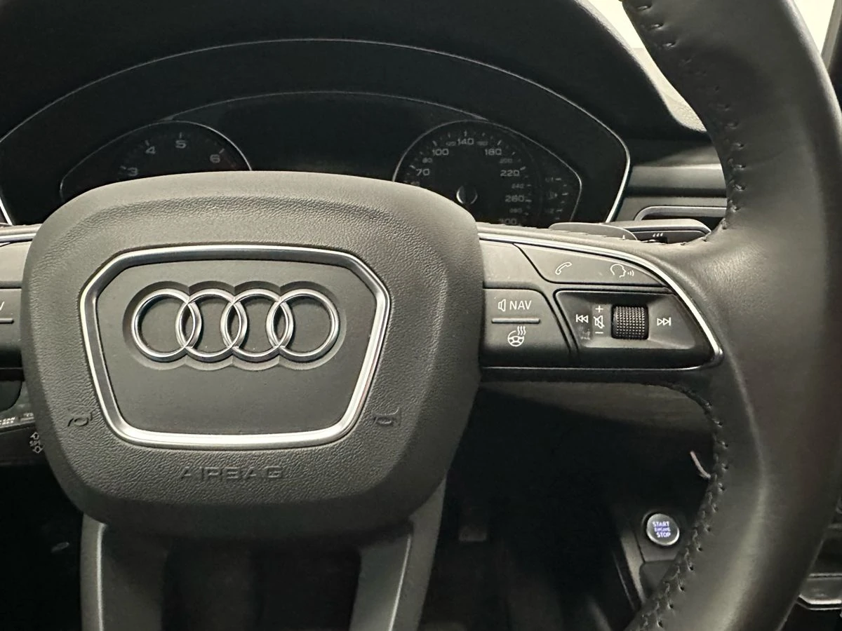 Audi A4, 2019г, передний привод, робот