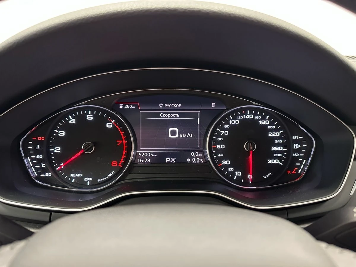 Audi A4, 2019г, передний привод, робот