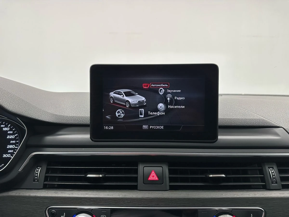 Audi A4, 2019г, передний привод, робот