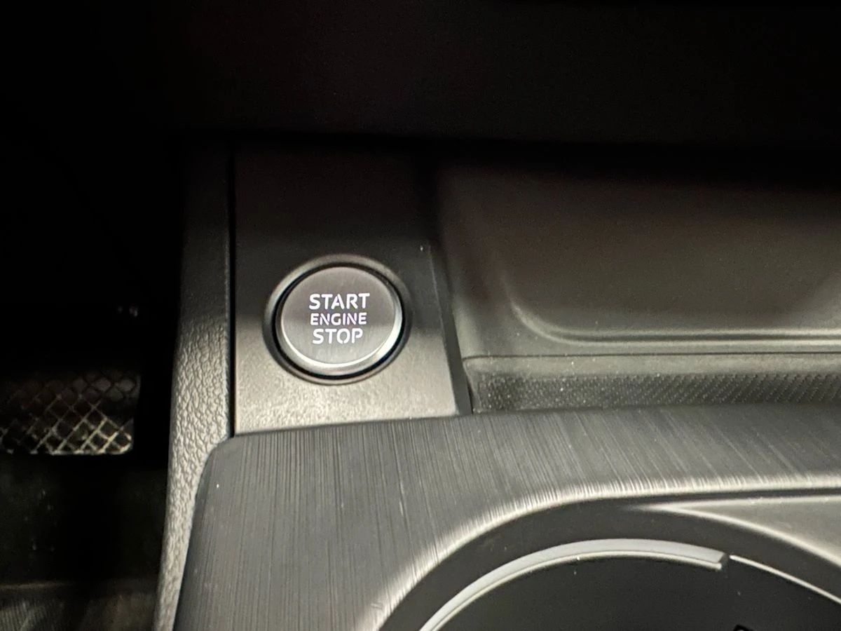 Audi A4, 2019г, передний привод, робот