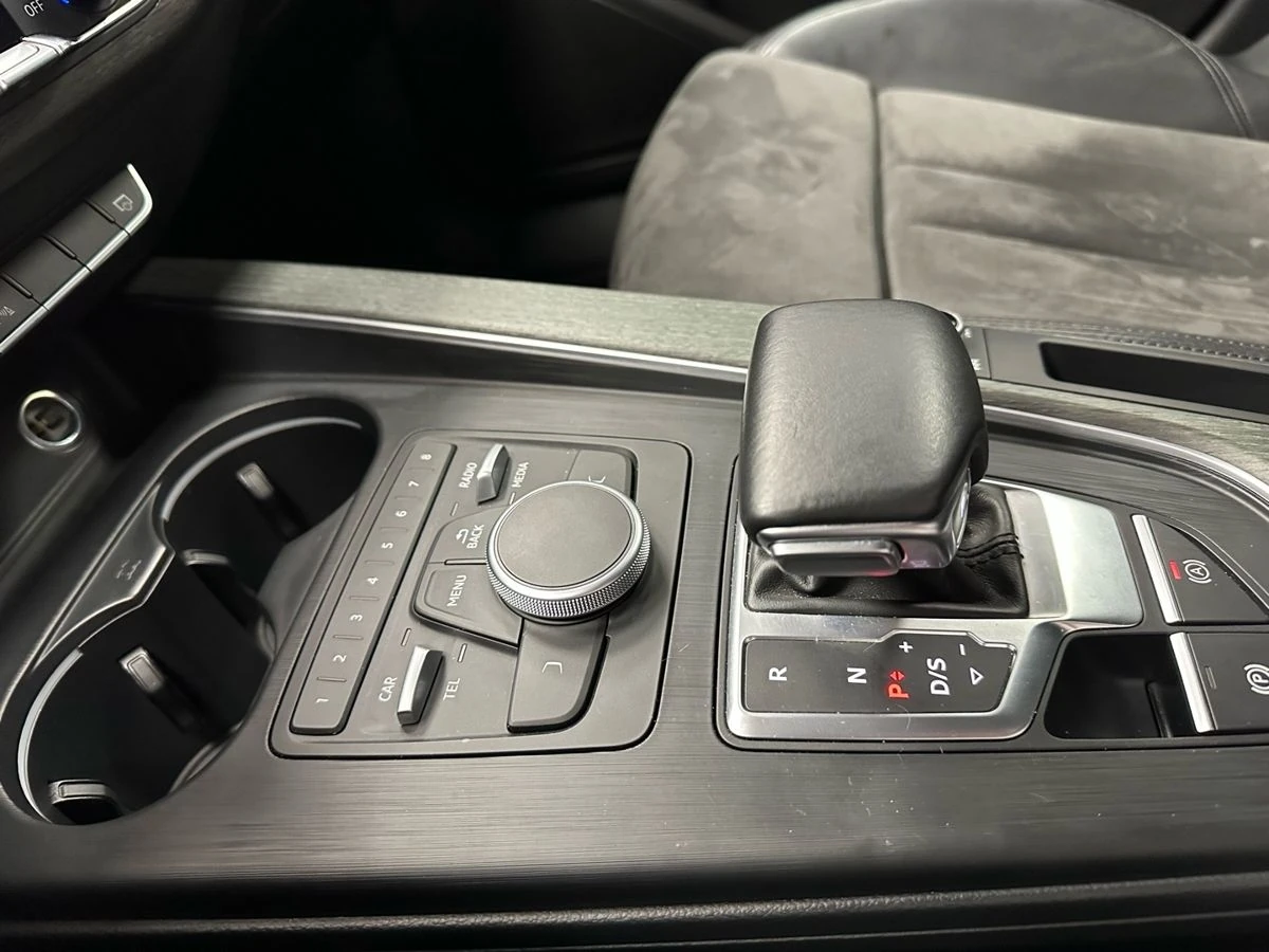 Audi A4, 2019г, передний привод, робот