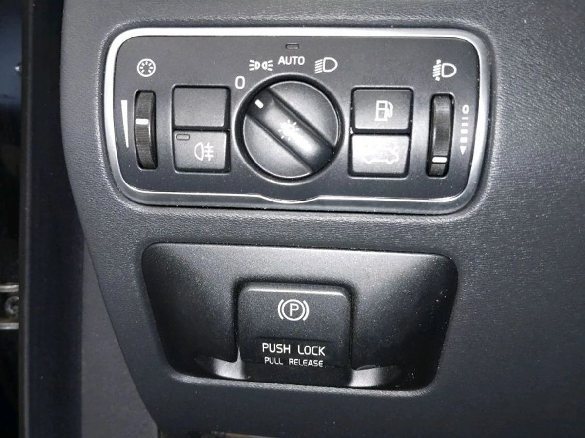 Volvo XC70, 2014г, передний привод, автомат