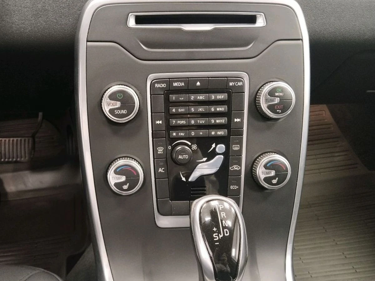 Volvo XC70, 2014г, передний привод, автомат