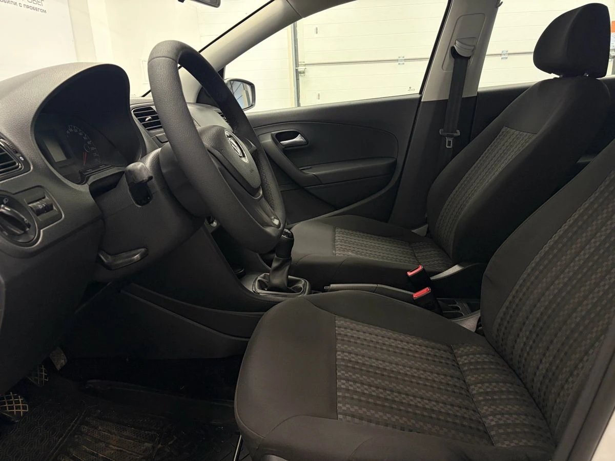 Volkswagen Polo, 2020г, передний привод, механика