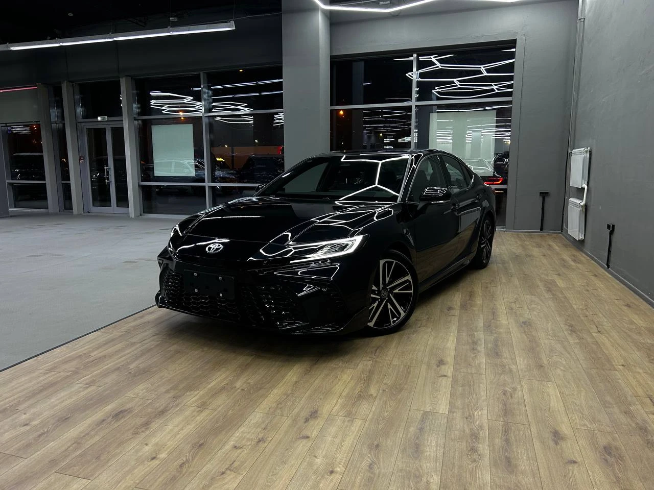 Toyota Camry, 2023г., передний привод, вариатор