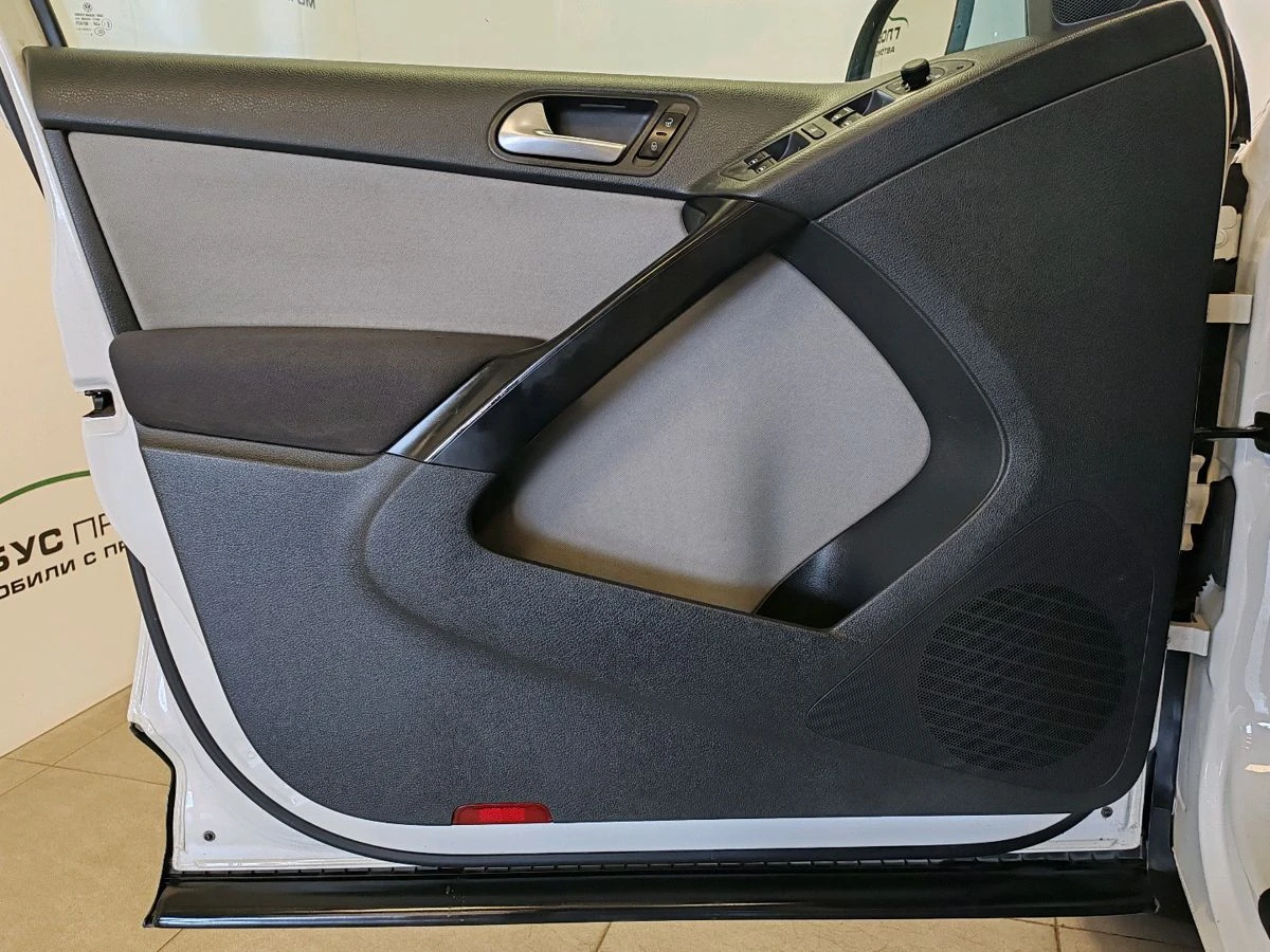 Volkswagen Tiguan, 2009г, полный привод, механика