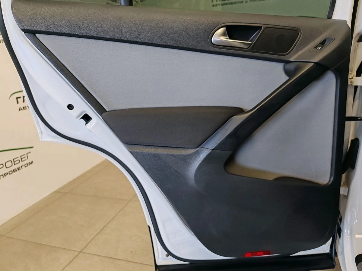 Volkswagen Tiguan, 2009г, полный привод, механика