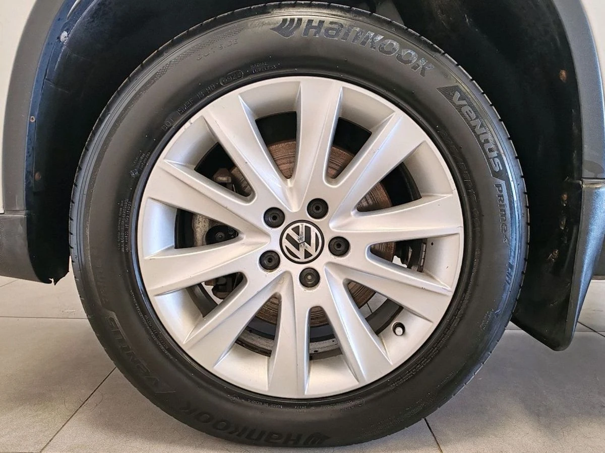 Volkswagen Tiguan, 2009г, полный привод, механика