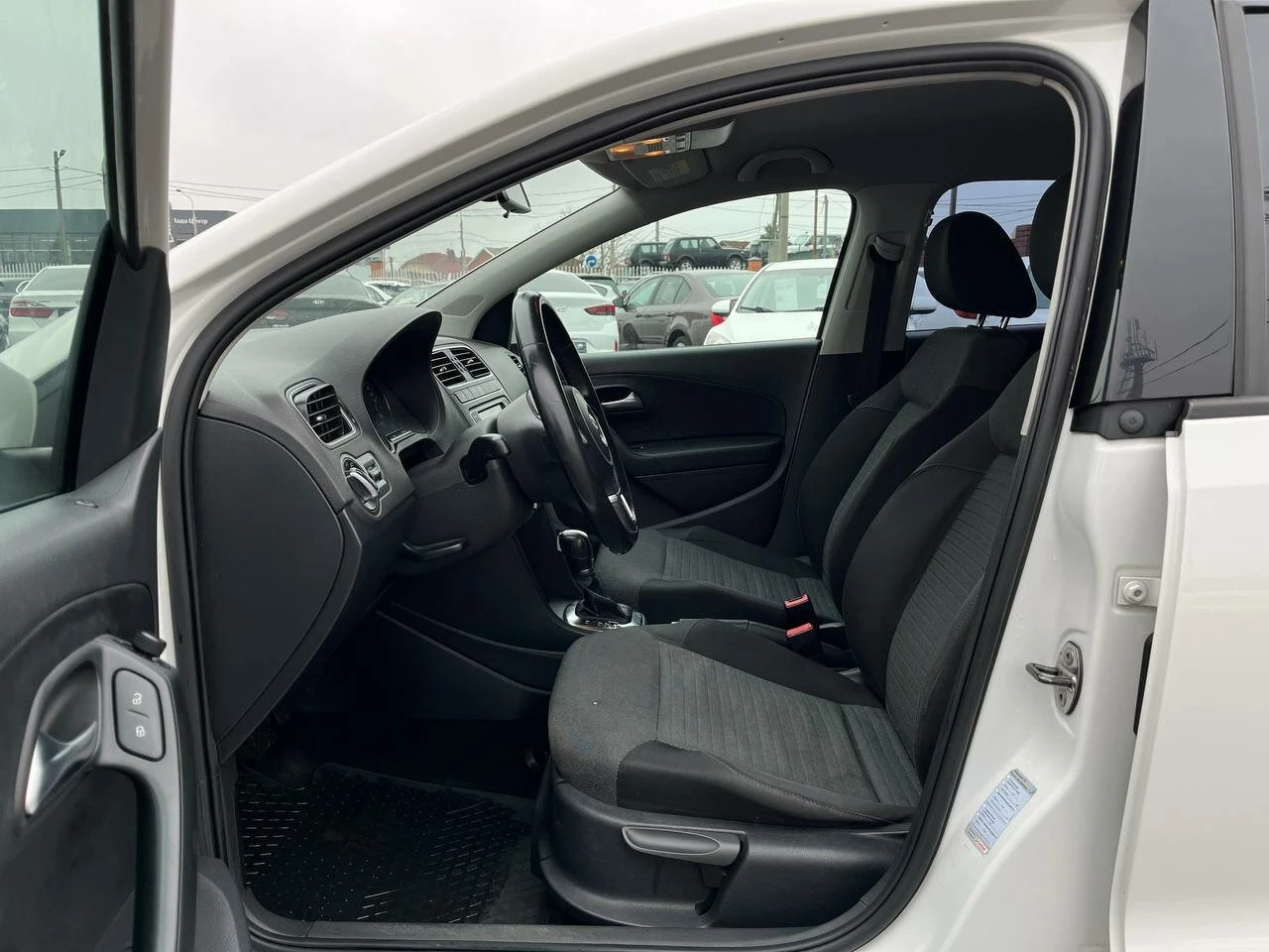 Volkswagen Polo, 2010г, передний привод, робот