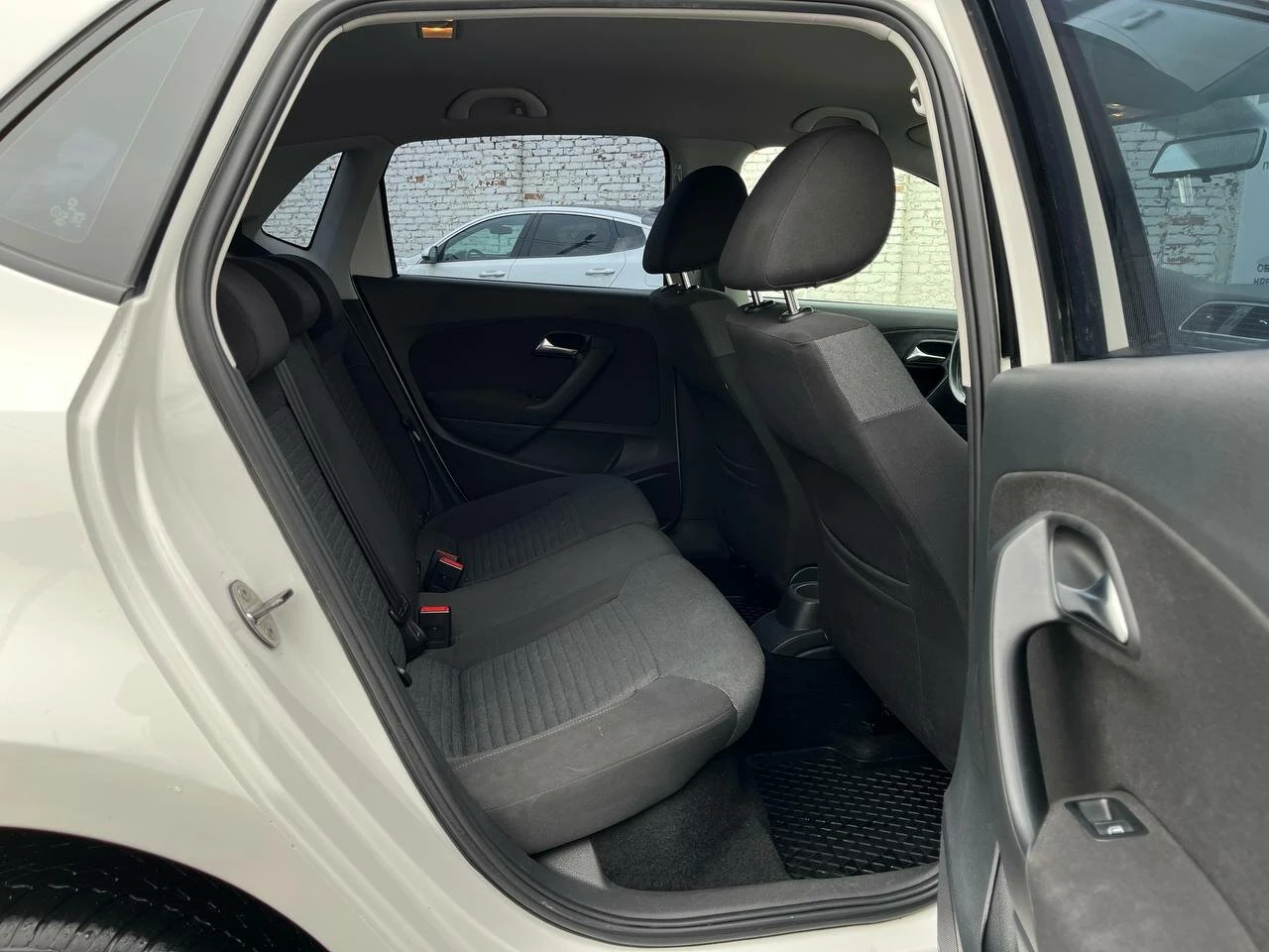 Volkswagen Polo, 2010г, передний привод, робот