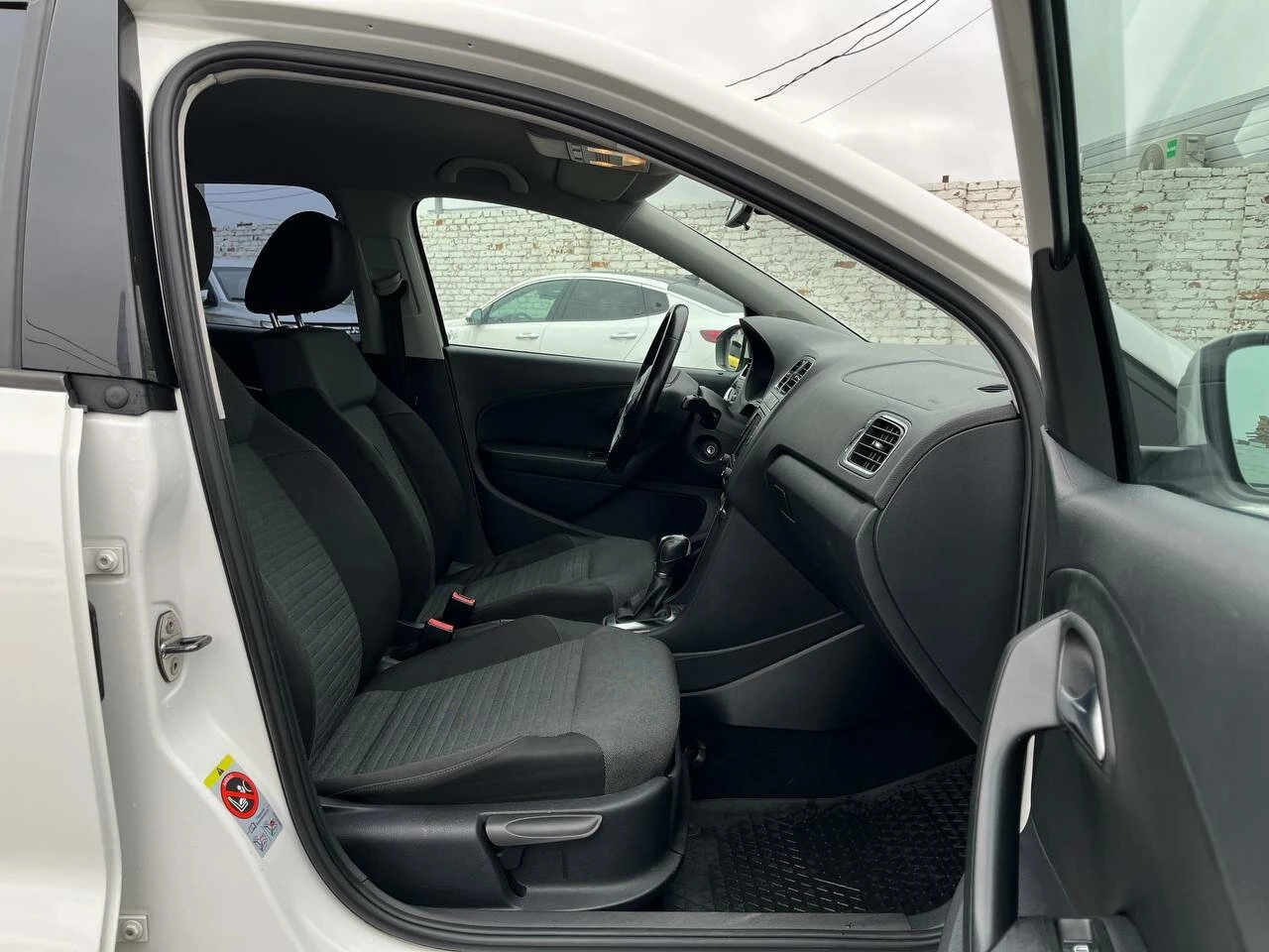 Volkswagen Polo, 2010г, передний привод, робот