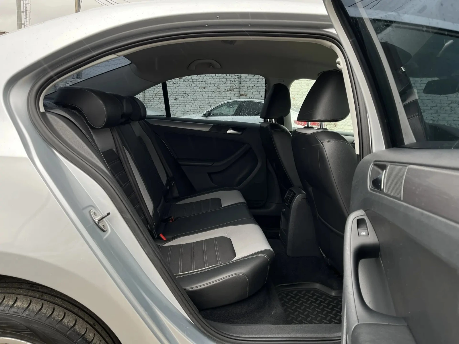 Volkswagen Jetta, 2012г, передний привод, автомат