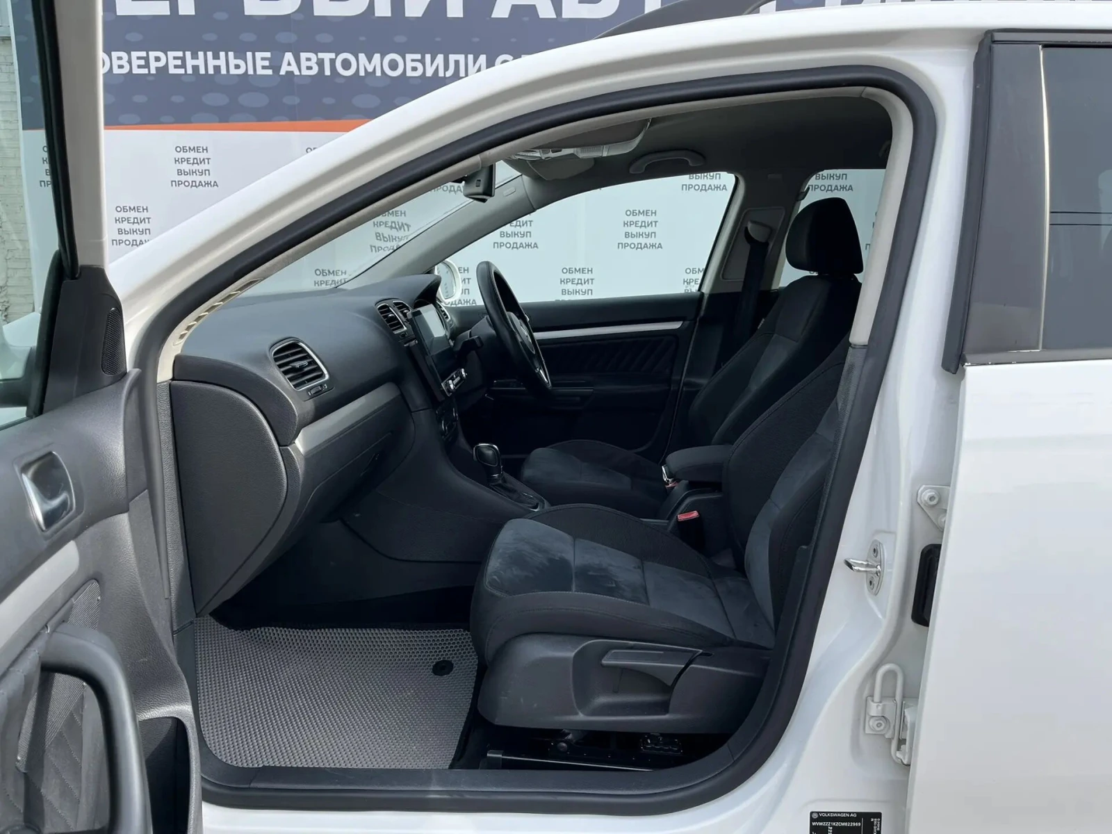 Volkswagen Golf, 2011г, передний привод, робот