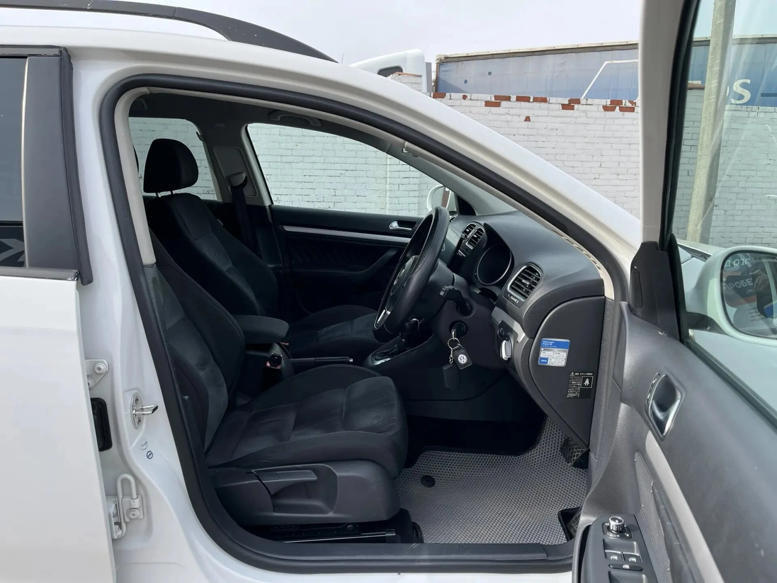 Volkswagen Golf, 2011г, передний привод, робот