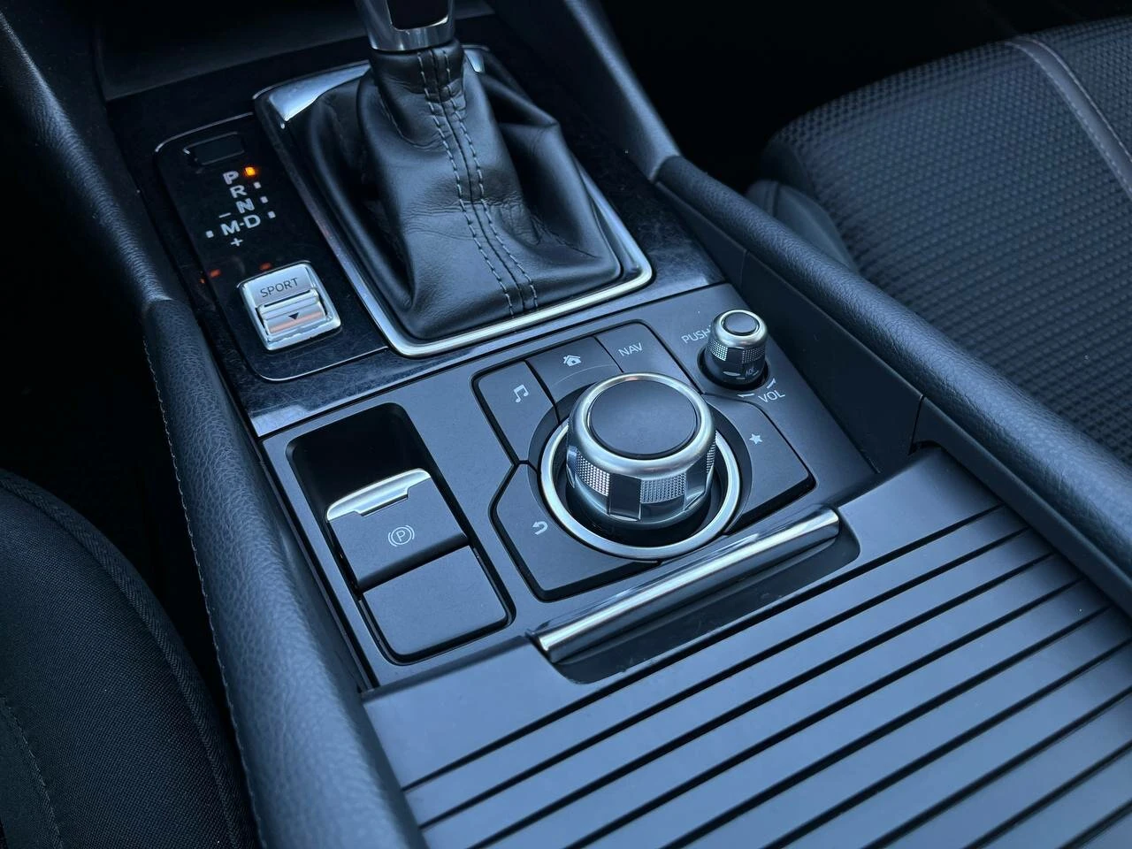 Mazda 3, 2019г, передний привод, автомат