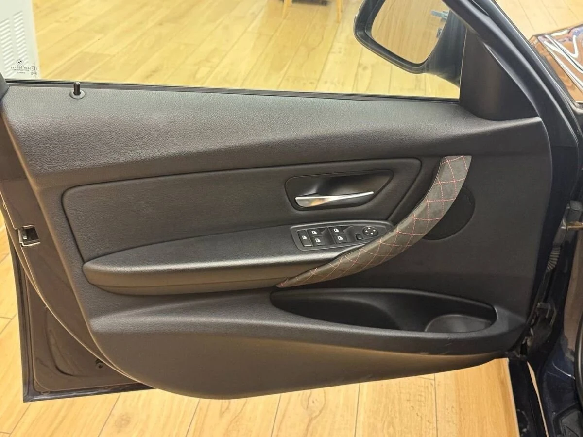 BMW 3 серии, 2012г, задний привод, автомат