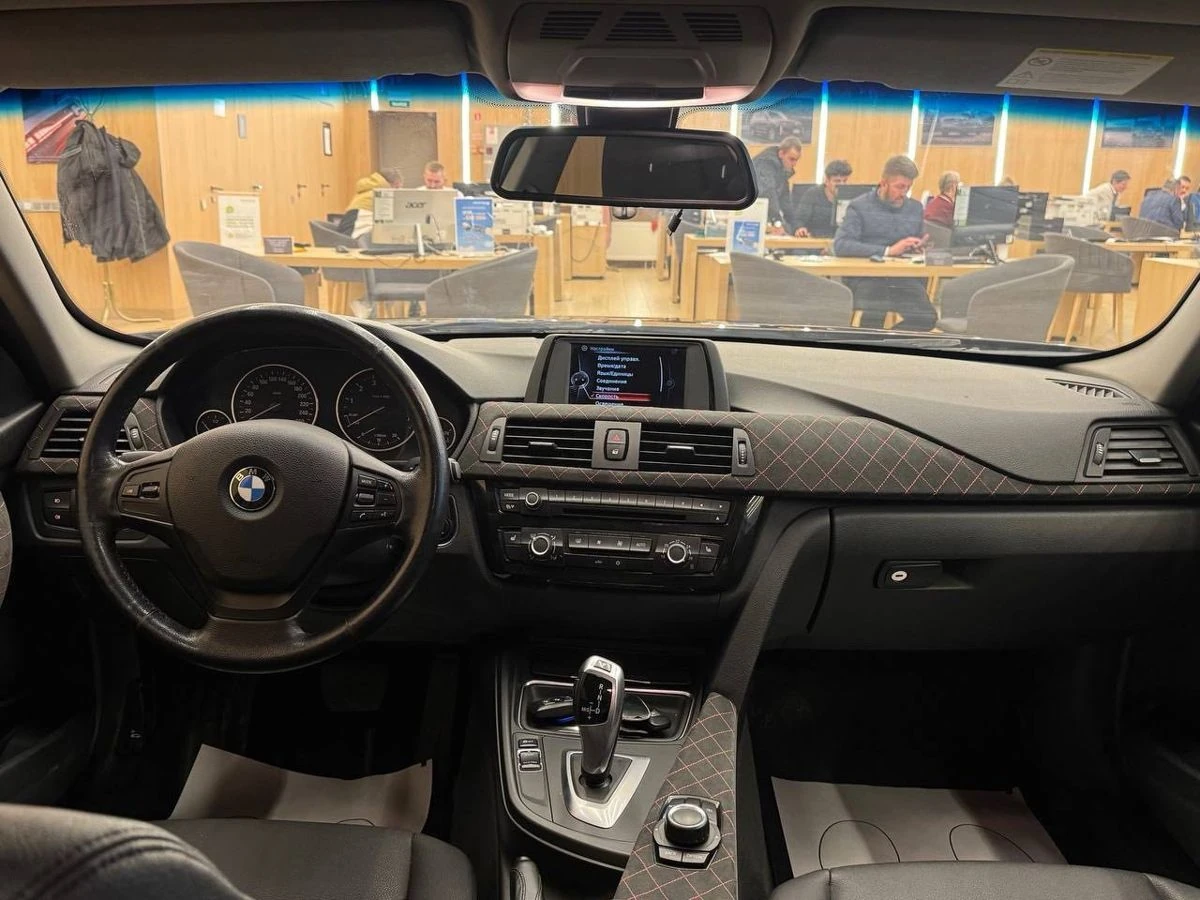 BMW 3 серии, 2012г, задний привод, автомат