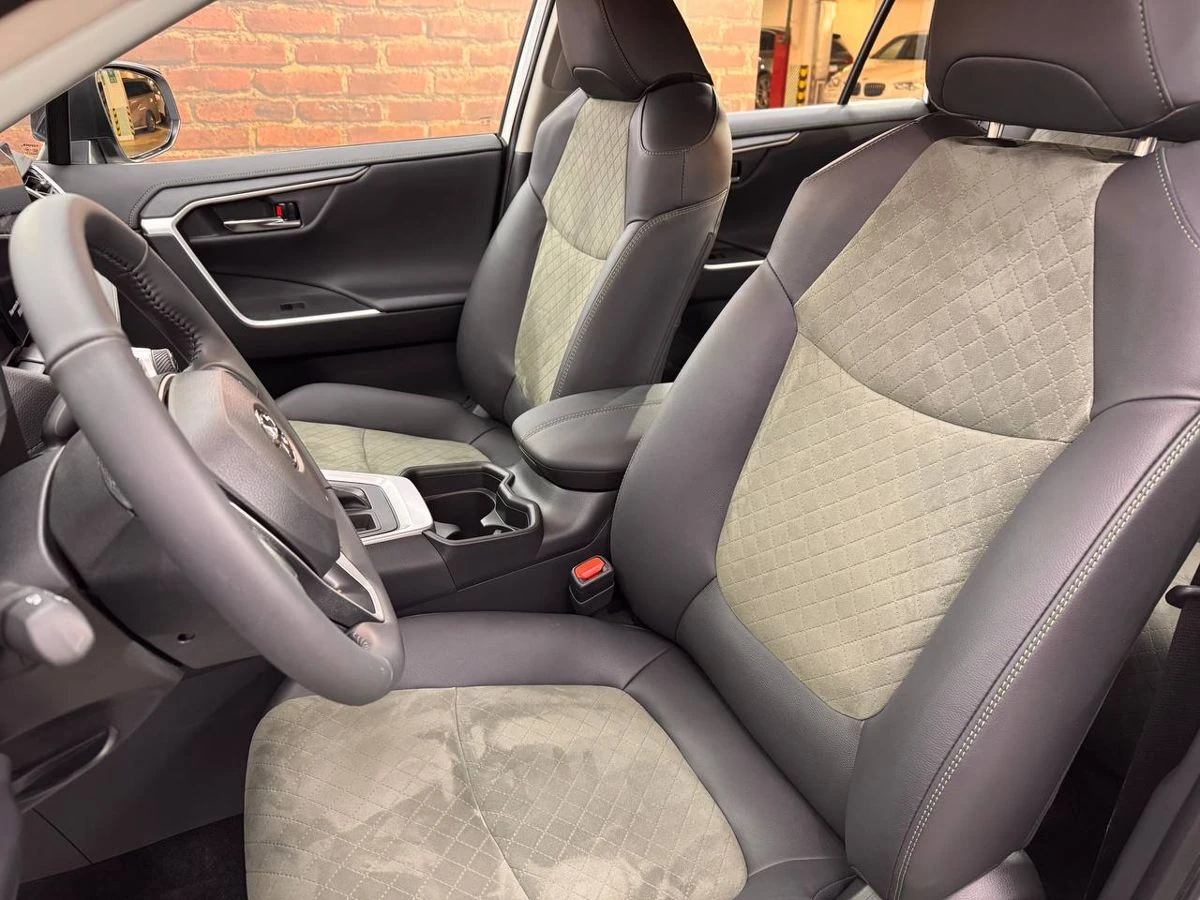Toyota RAV4, 2025г, полный привод, вариатор