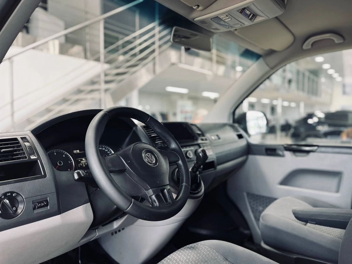 Volkswagen Caravelle, 2012г, передний привод, механика