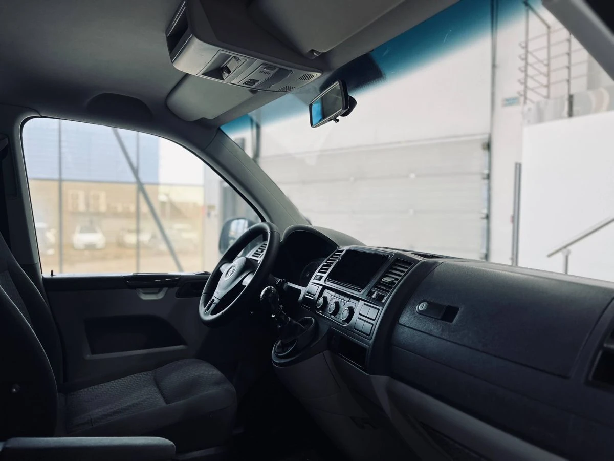 Volkswagen Caravelle, 2012г, передний привод, механика