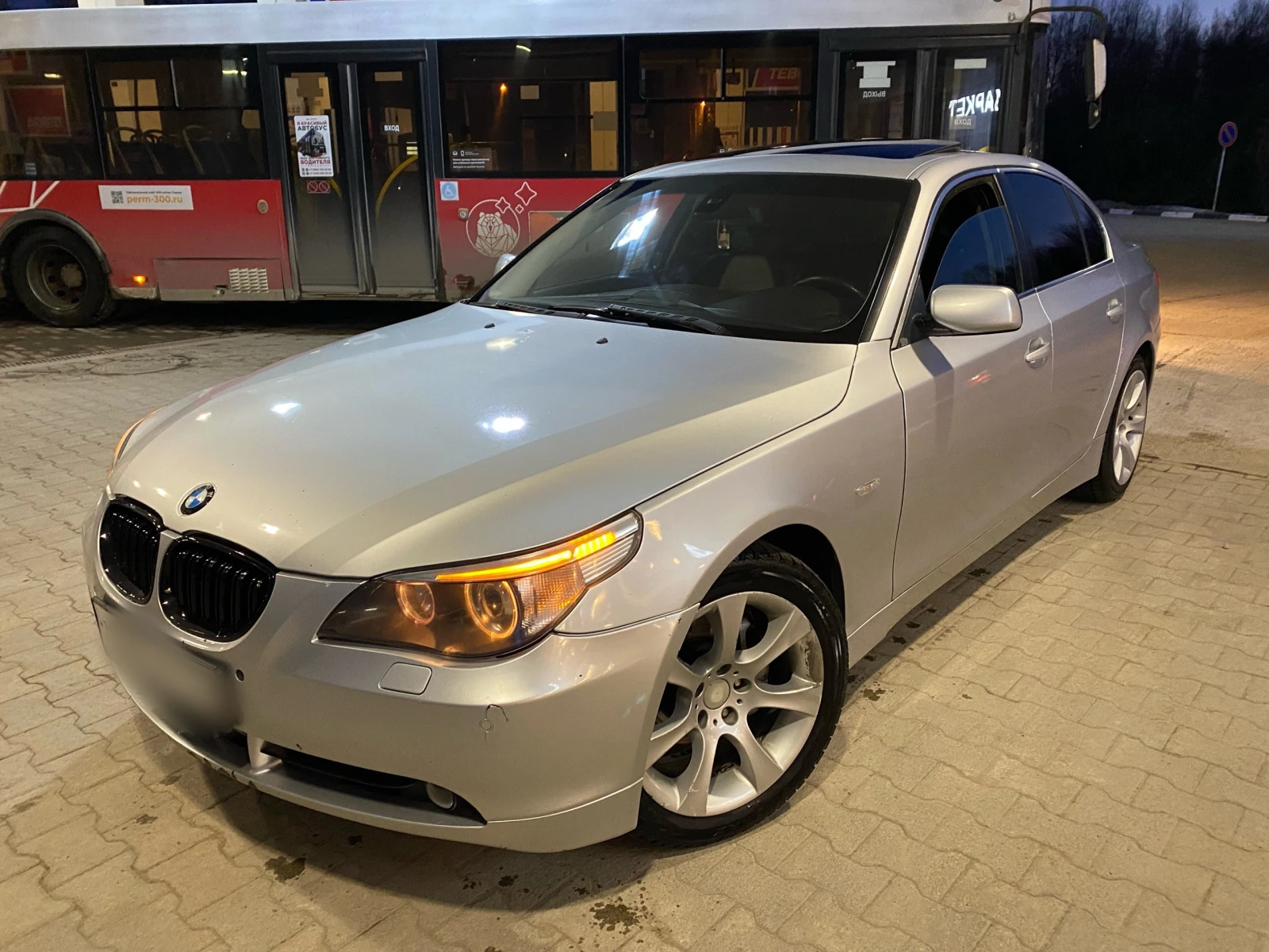 BMW 5 серии, 2004г, задний привод, автомат