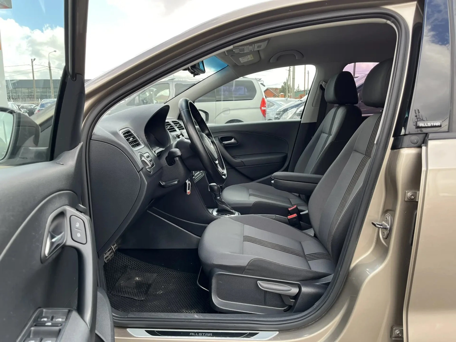 Volkswagen Polo, 2017г, передний привод, автомат