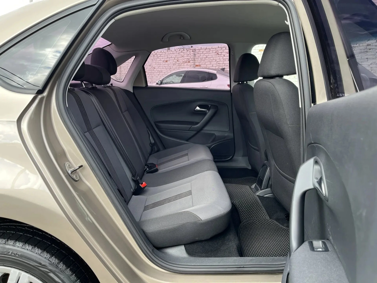 Volkswagen Polo, 2017г, передний привод, автомат