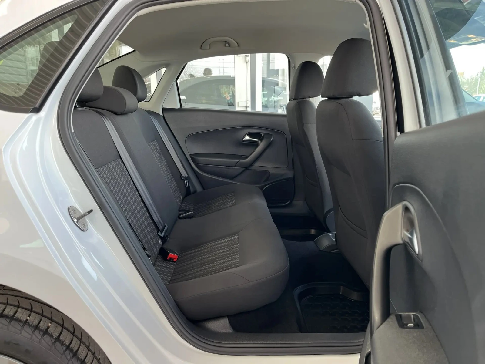 Volkswagen Polo, 2017г, передний привод, автомат